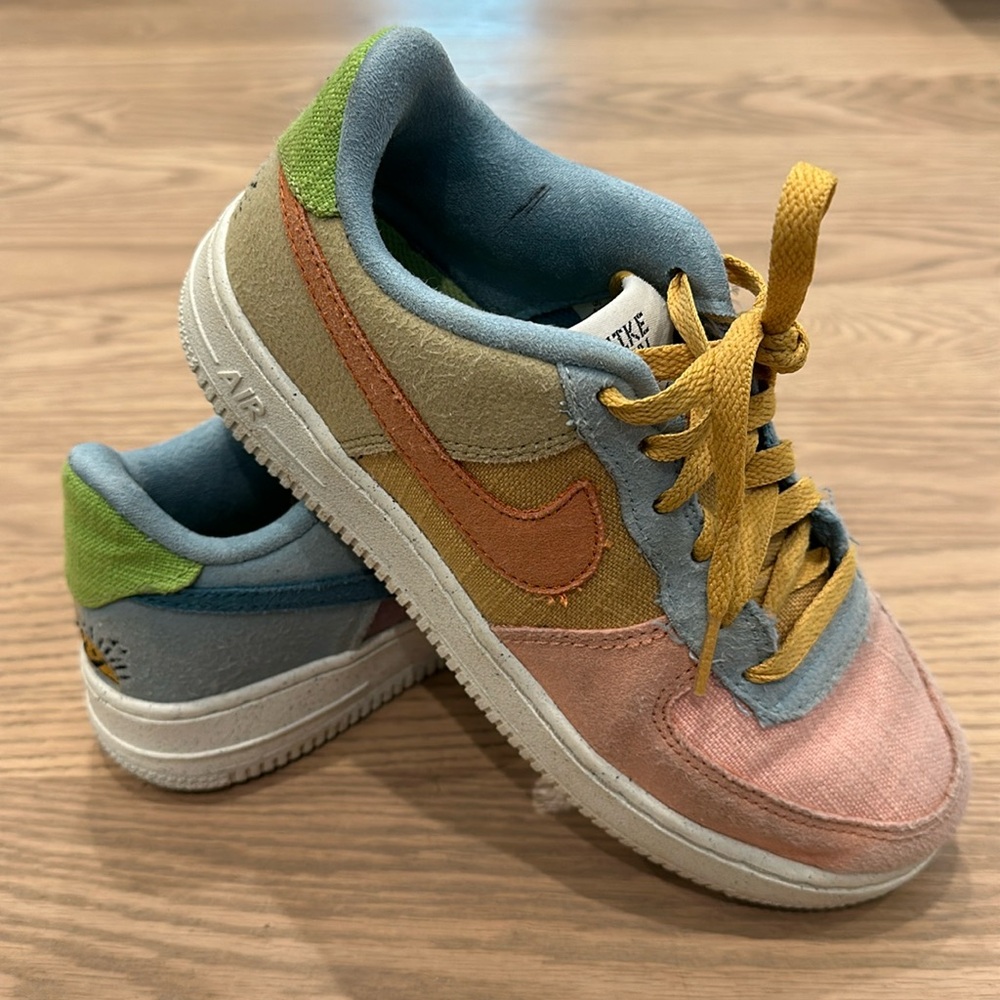 Kids Nike suede and linen sneakers